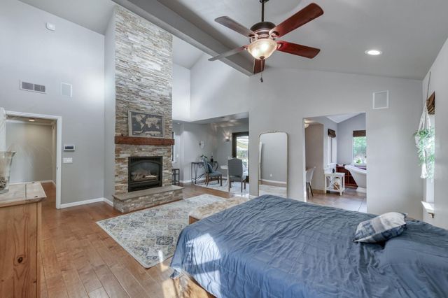 6090 Amber Avenue, Clovis, CA 93619