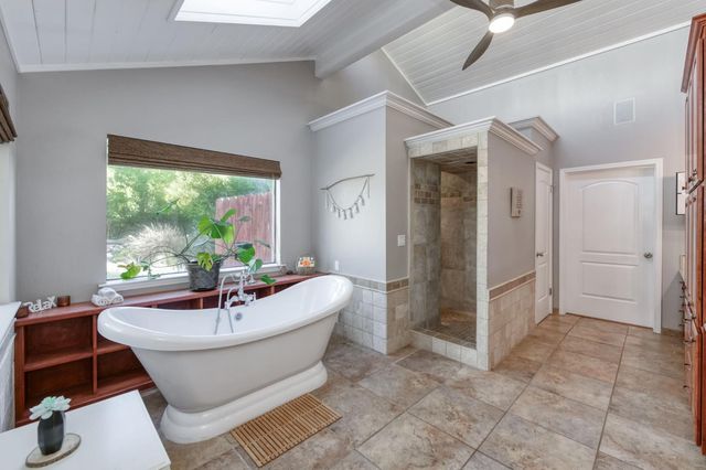 6090 Amber Avenue, Clovis, CA 93619