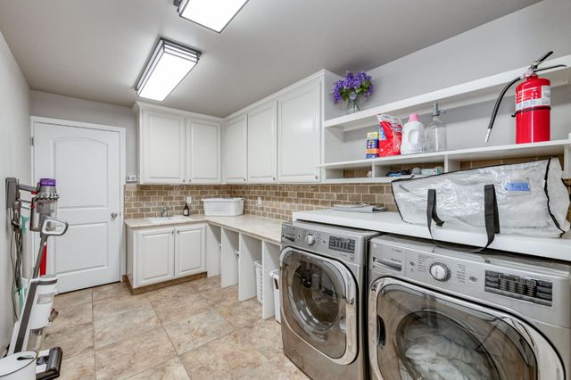 6090 Amber Avenue, Clovis, CA 93619