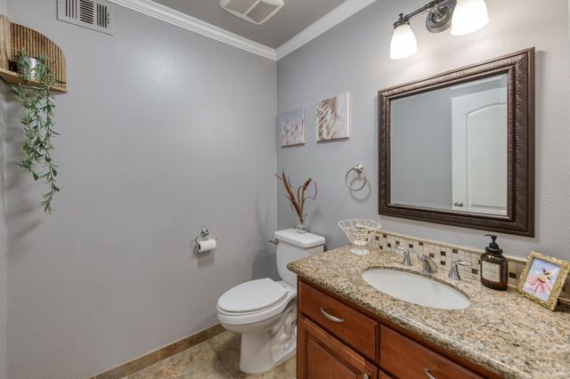 6090 Amber Avenue, Clovis, CA 93619