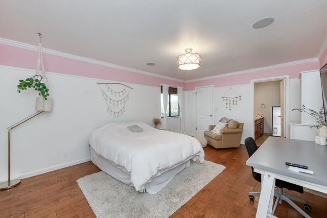 6090 Amber Avenue, Clovis, CA 93619