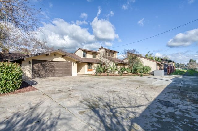 6090 Amber Avenue, Clovis, CA 93619