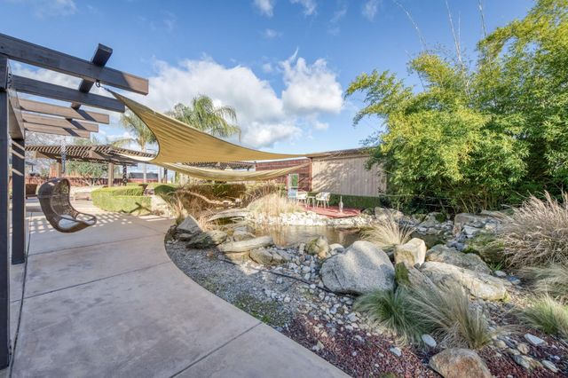 6090 Amber Avenue, Clovis, CA 93619