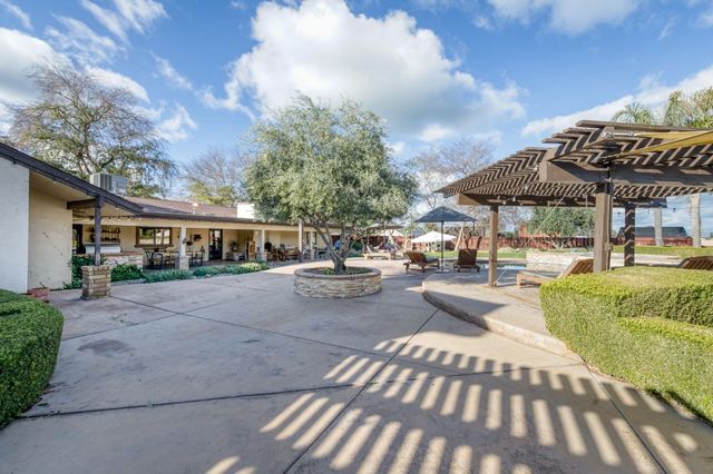 6090 Amber Avenue, Clovis, CA 93619