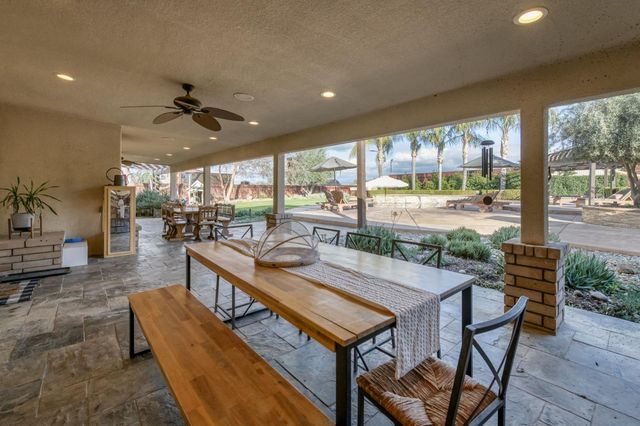 6090 Amber Avenue, Clovis, CA 93619