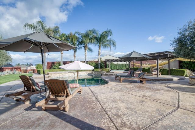 6090 Amber Avenue, Clovis, CA 93619