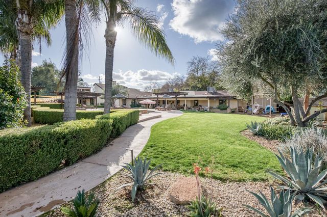 6090 Amber Avenue, Clovis, CA 93619