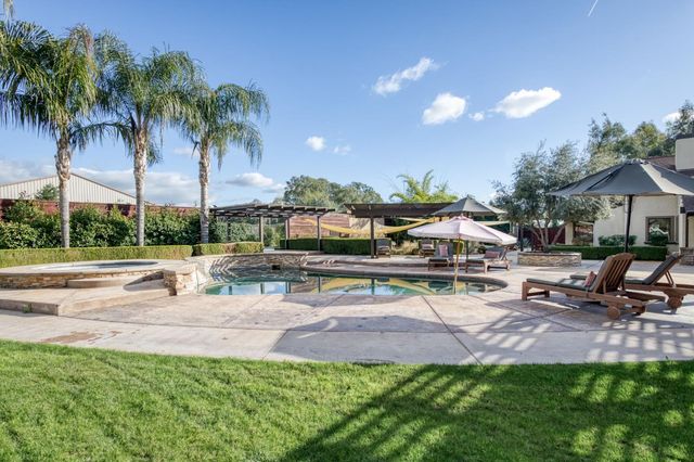 6090 Amber Avenue, Clovis, CA 93619