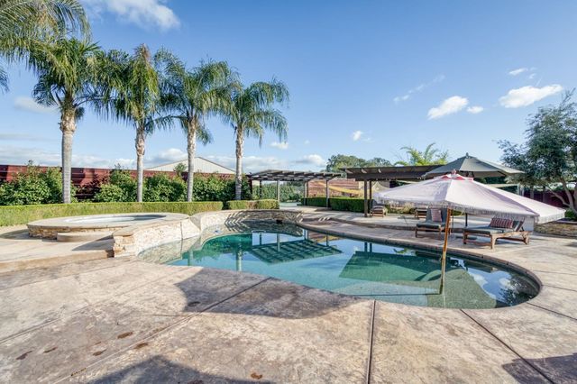 6090 Amber Avenue, Clovis, CA 93619