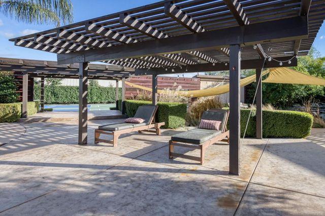 6090 Amber Avenue, Clovis, CA 93619