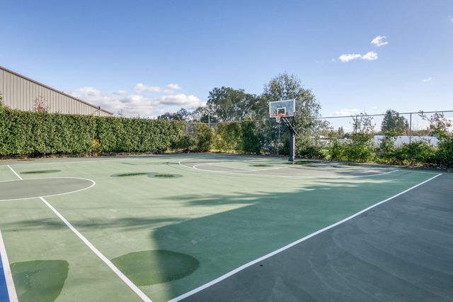 6090 Amber Avenue, Clovis, CA 93619