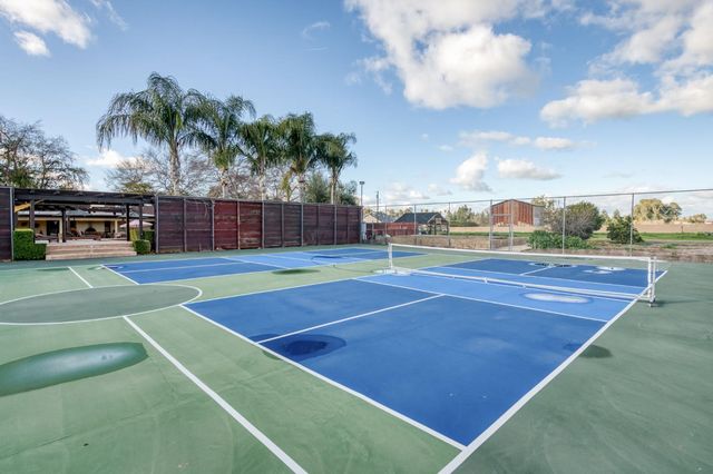 6090 Amber Avenue, Clovis, CA 93619