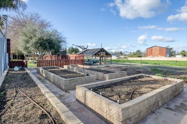 6090 Amber Avenue, Clovis, CA 93619