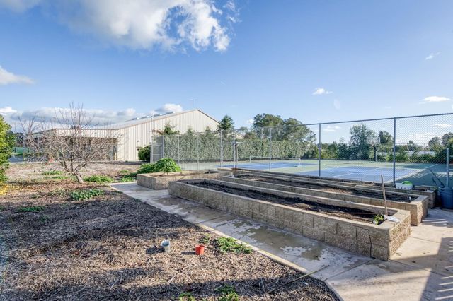 6090 Amber Avenue, Clovis, CA 93619