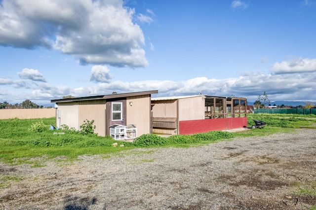 6090 Amber Avenue, Clovis, CA 93619