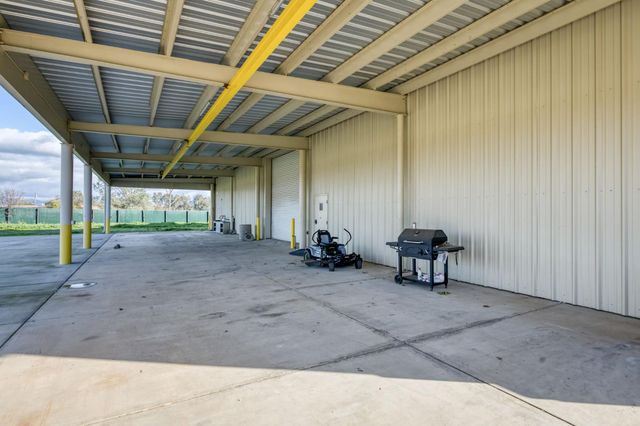 6090 Amber Avenue, Clovis, CA 93619