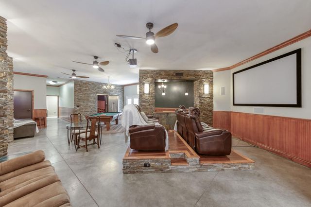 6090 Amber Avenue, Clovis, CA 93619