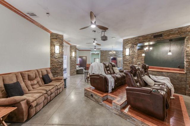 6090 Amber Avenue, Clovis, CA 93619