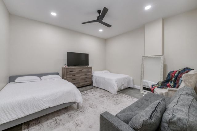 6090 Amber Avenue, Clovis, CA 93619