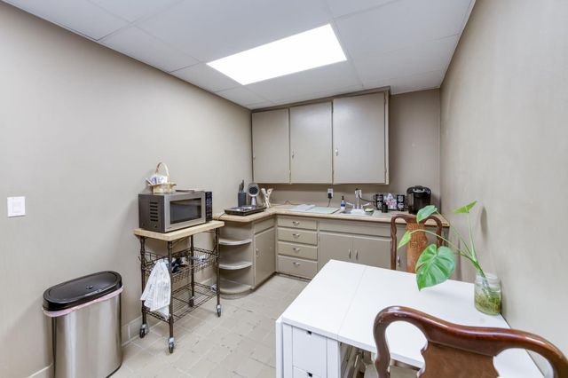 6090 Amber Avenue, Clovis, CA 93619