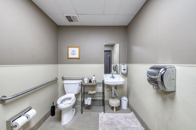 6090 Amber Avenue, Clovis, CA 93619