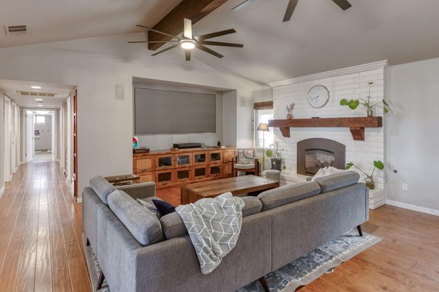 6090 Amber Avenue, Clovis, CA 93619