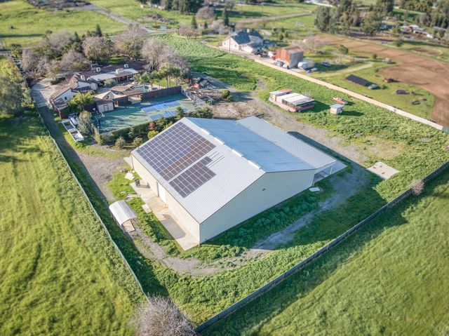 6090 Amber Avenue, Clovis, CA 93619