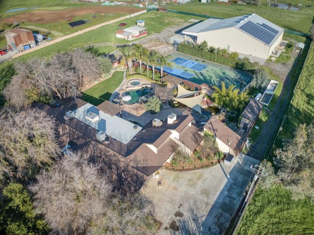 6090 Amber Avenue, Clovis, CA 93619