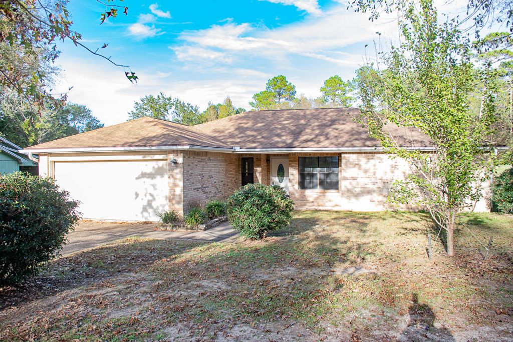 112 Golf Course Drive, Crestview, FL 32536