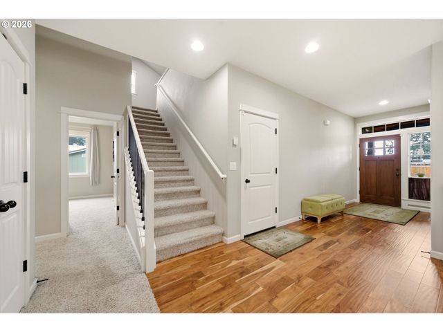 8117 COX Ln, Gladstone, OR 97027