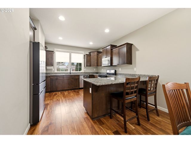 8117 COX Ln, Gladstone, OR 97027