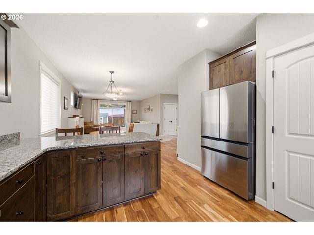 8117 COX Ln, Gladstone, OR 97027