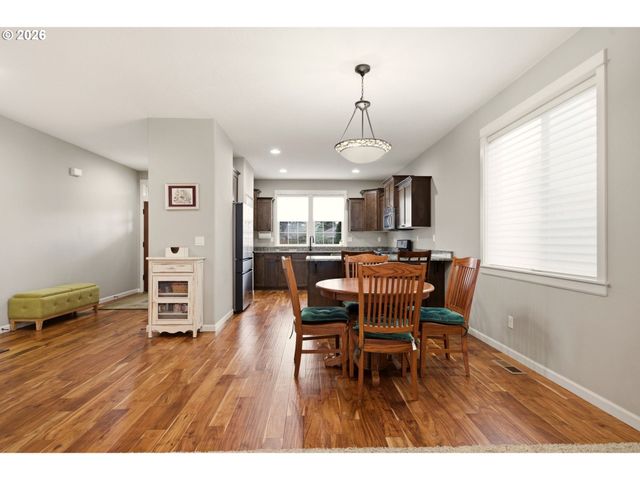 8117 COX Ln, Gladstone, OR 97027