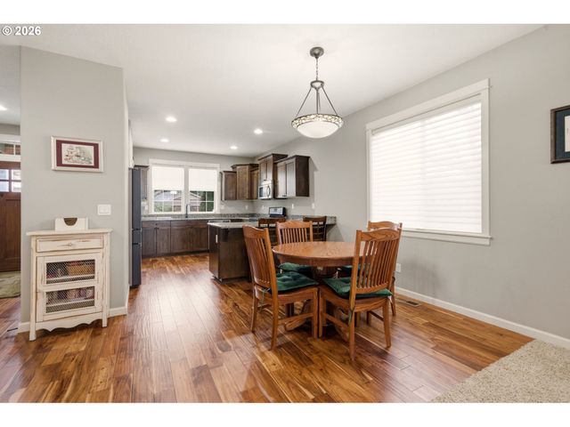 8117 COX Ln, Gladstone, OR 97027