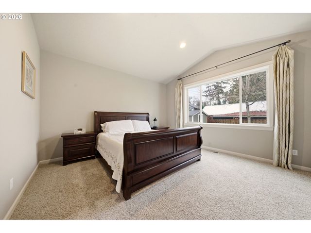 8117 COX Ln, Gladstone, OR 97027