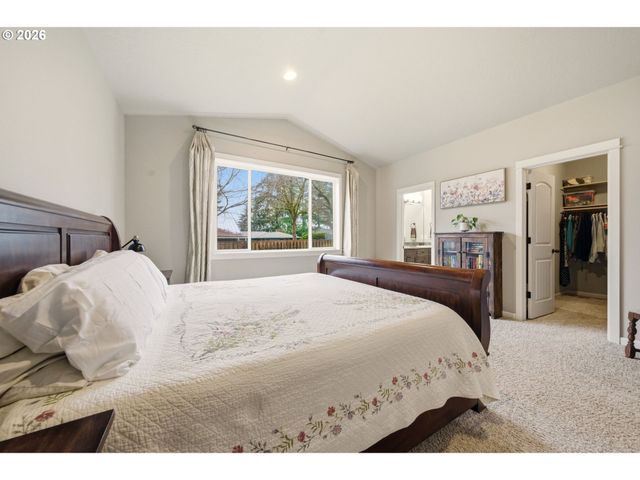 8117 COX Ln, Gladstone, OR 97027