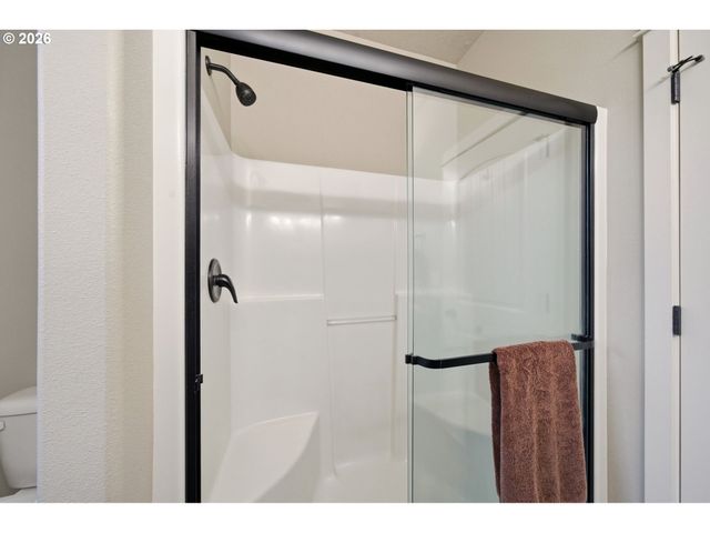 8117 COX Ln, Gladstone, OR 97027