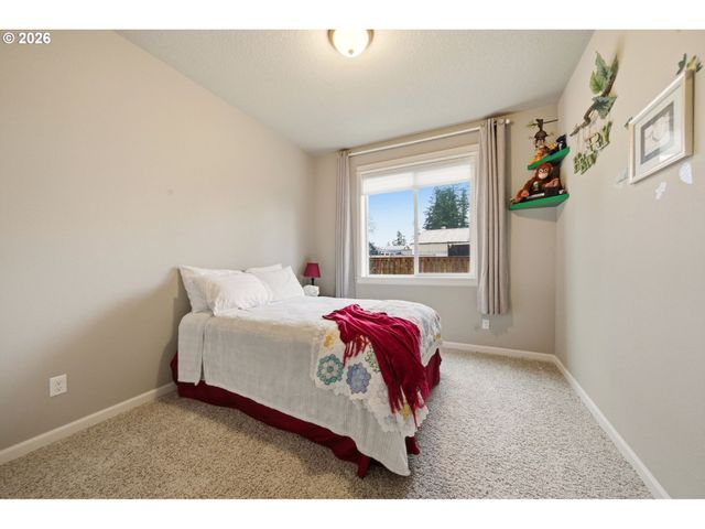 8117 COX Ln, Gladstone, OR 97027