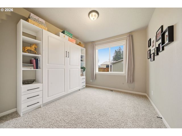 8117 COX Ln, Gladstone, OR 97027