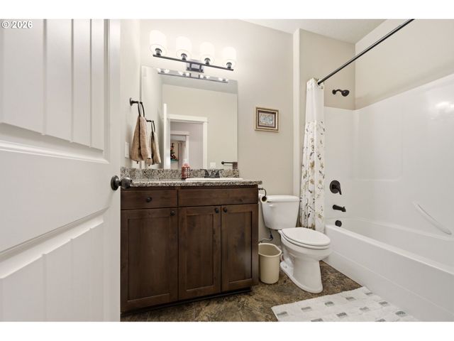 8117 COX Ln, Gladstone, OR 97027