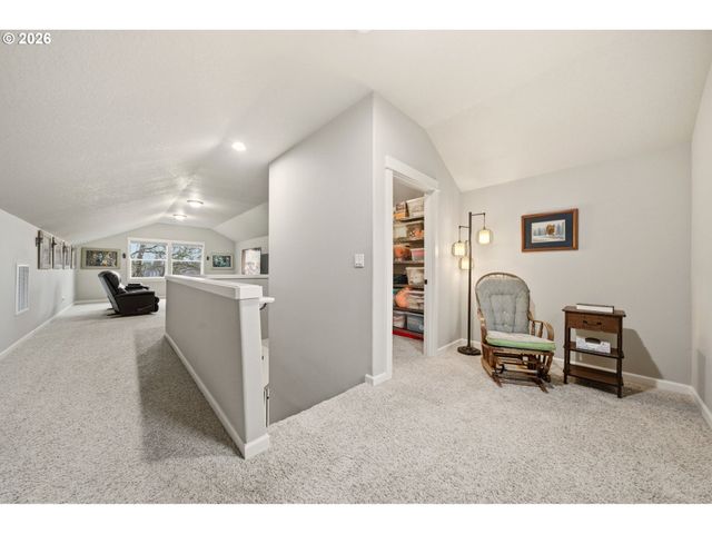 8117 COX Ln, Gladstone, OR 97027