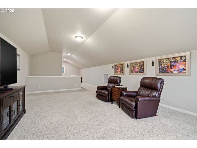 8117 COX Ln, Gladstone, OR 97027