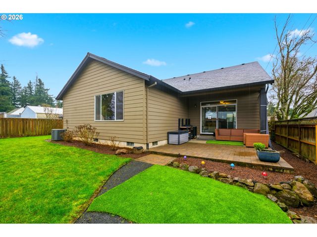 8117 COX Ln, Gladstone, OR 97027