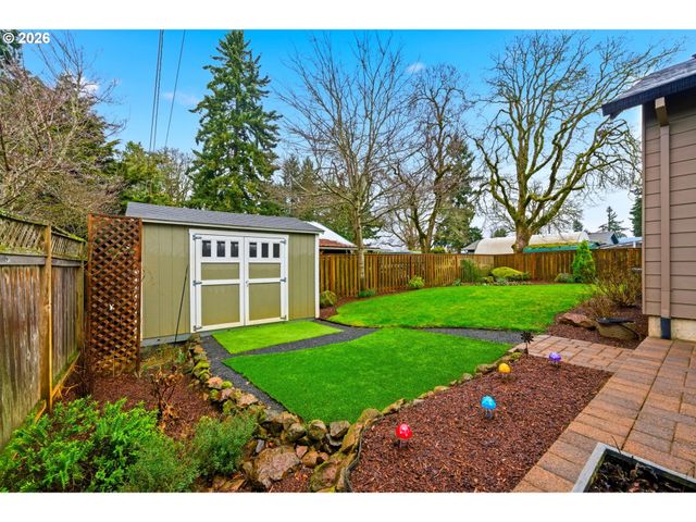 8117 COX Ln, Gladstone, OR 97027