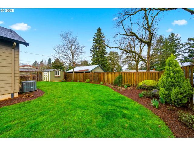 8117 COX Ln, Gladstone, OR 97027