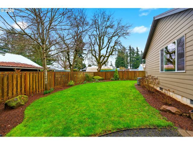 8117 COX Ln, Gladstone, OR 97027