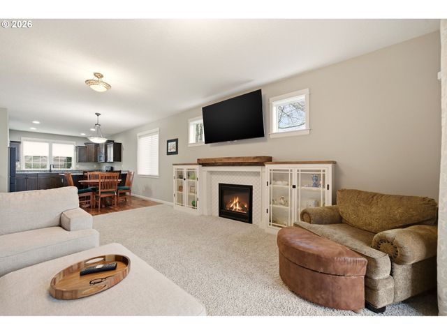 8117 COX Ln, Gladstone, OR 97027