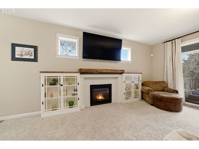 8117 COX Ln, Gladstone, OR 97027