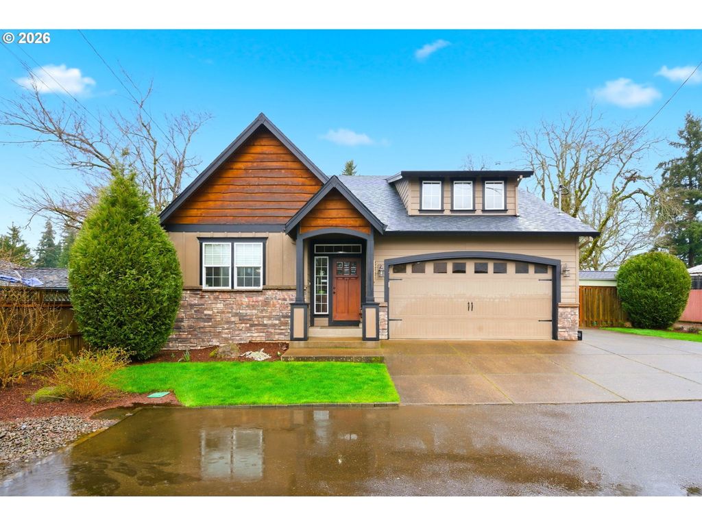 8117 COX Ln, Gladstone, OR 97027