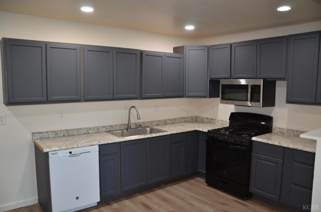 237 Smith Avenue, Lemoore, CA 93245